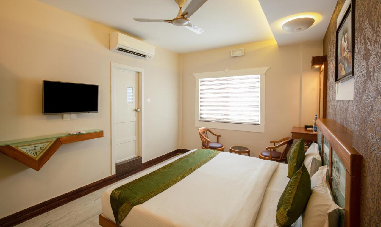 ホテル Treebo The Qasr Kochi エクステリア 写真