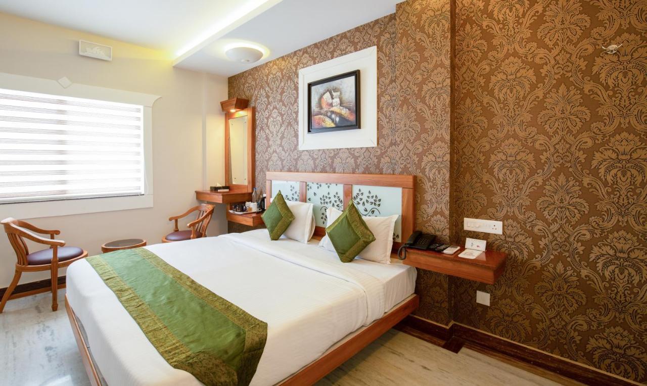 ホテル Treebo The Qasr Kochi エクステリア 写真